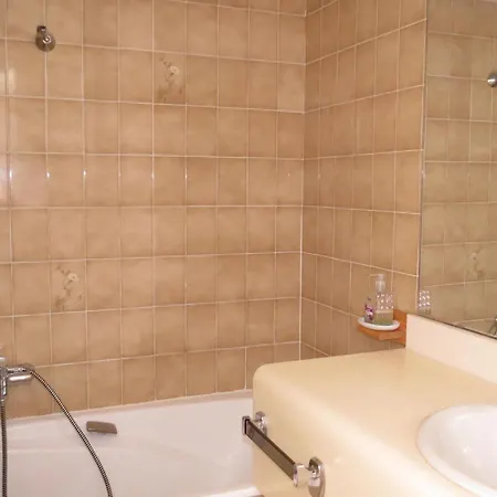 4 Pieces Avec Piscine Et Parking, 6 Pers., - Fr-1-780-6 * Sainte-Maxime